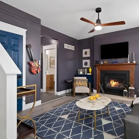 Modern Escape: 5Br/2.5Ba Near St. Louis Must-Sees